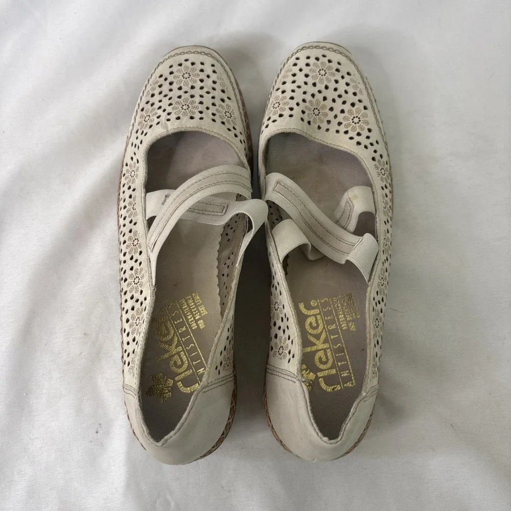 Rieker Antistress Perforated Floral Cutout Mary Jane 40 8.5/9 Cottagecore Flats